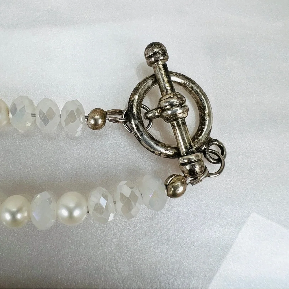 Super pretty white, reflective bead, toggle necklace, closure costume